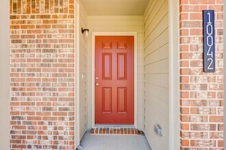 10042 Cerritos dr in Cut And Shoot, TX - Building Photo - Building Photo