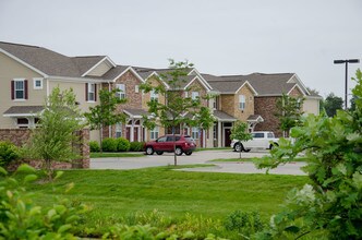 Prairie Grass at Jordan Creek in West Des Moines, IA - Foto de edificio - Building Photo