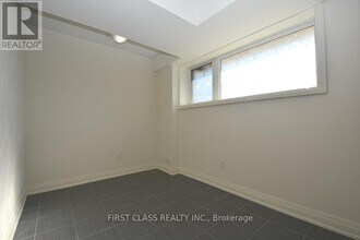 24 Teasel Way in Markham, ON - Building Photo - Building Photo