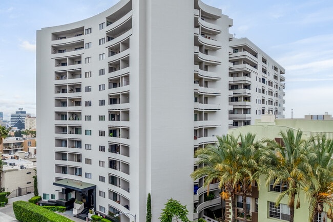 Franklin Towers in Los Angeles, CA - Building Photo - Building Photo