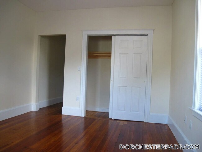 112 Hutchings St in Boston, MA - Building Photo - Building Photo