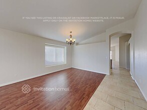 8638 W Davis Rd in Peoria, AZ - Foto de edificio - Building Photo