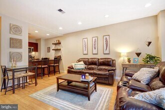 934 N 3rd St in Philadelphia, PA - Foto de edificio - Building Photo