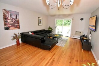 6 Locust Cir in Rocky Hill, CT - Building Photo - Building Photo