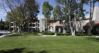 Tustin Gardens Apartments in Tustin, CA - Foto de edificio - Building Photo