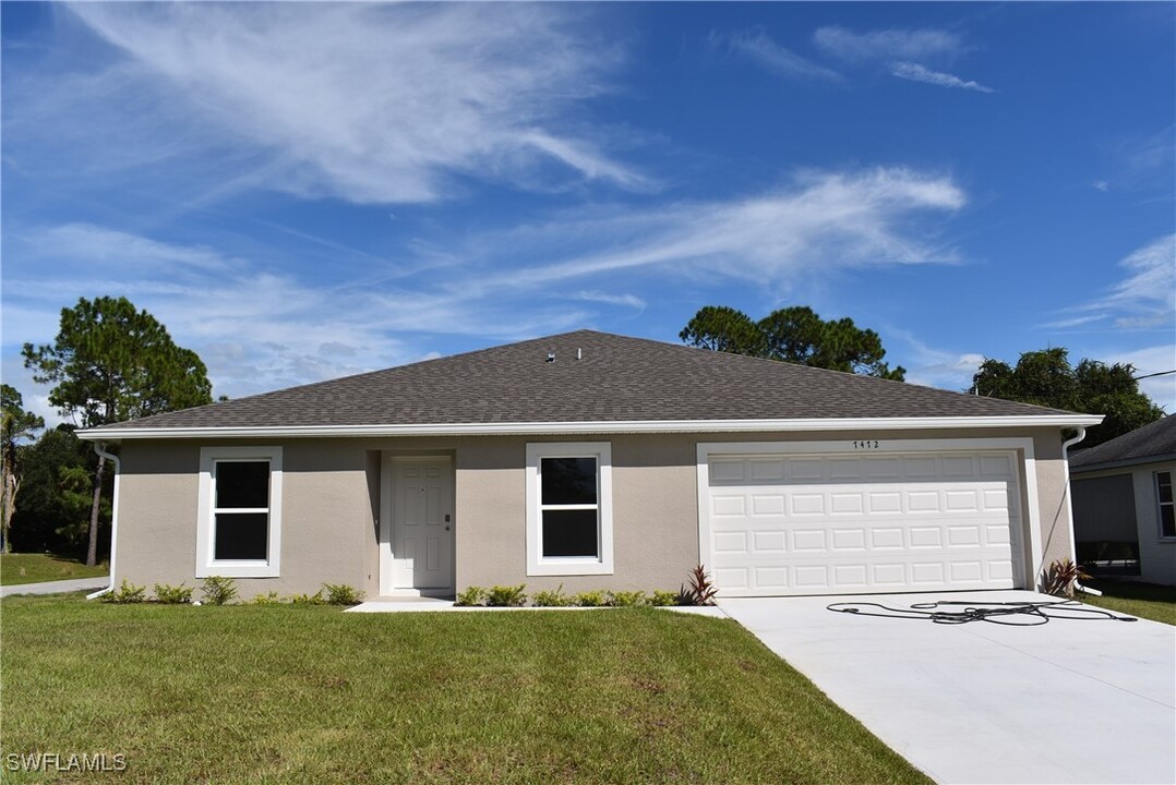 7472 N Cameo Cir in North Port, FL - Building Photo