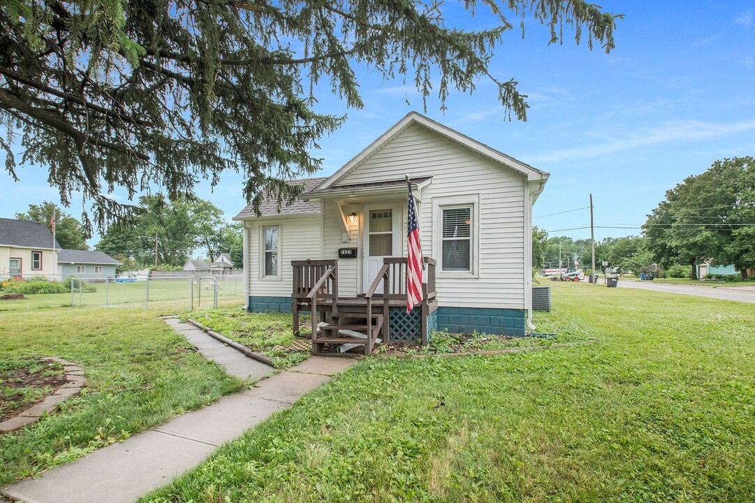 7624 N 28th Ave in Omaha, NE - Foto de edificio