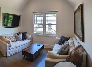 830 Myrtle St NE, Unit B in Atlanta, GA - Building Photo - Building Photo