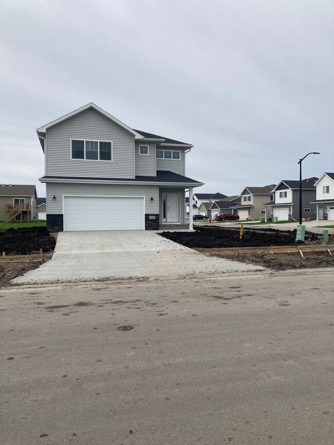 property at 2590 65th Ave S