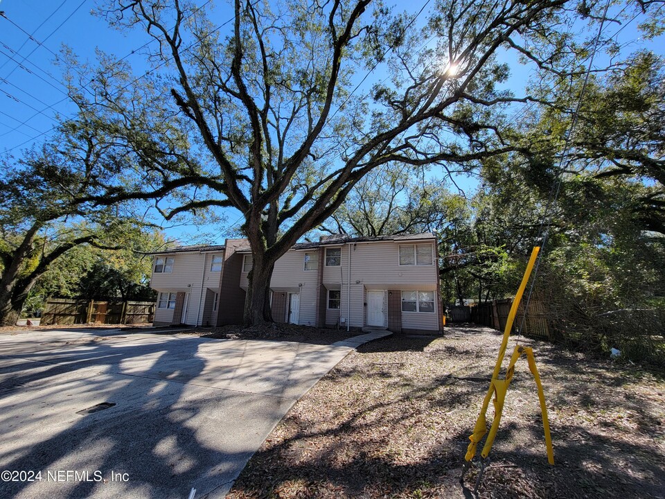 1646 E 16th St in Jacksonville, FL - Foto de edificio