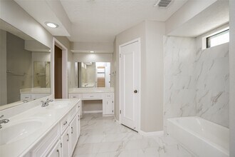 12502 Olympia Dr in Houston, TX - Building Photo - Building Photo