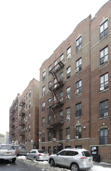 2410 Davidson Ave in Bronx, NY - Building Photo