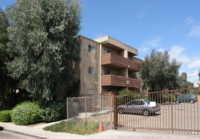 2924 F St in San Diego, CA - Foto de edificio - Building Photo