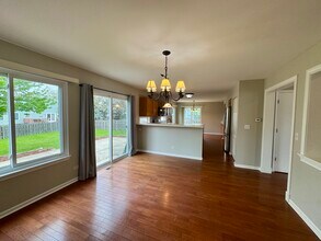 871 Taralon Trail in Lake In The Hills, IL - Building Photo - Building Photo
