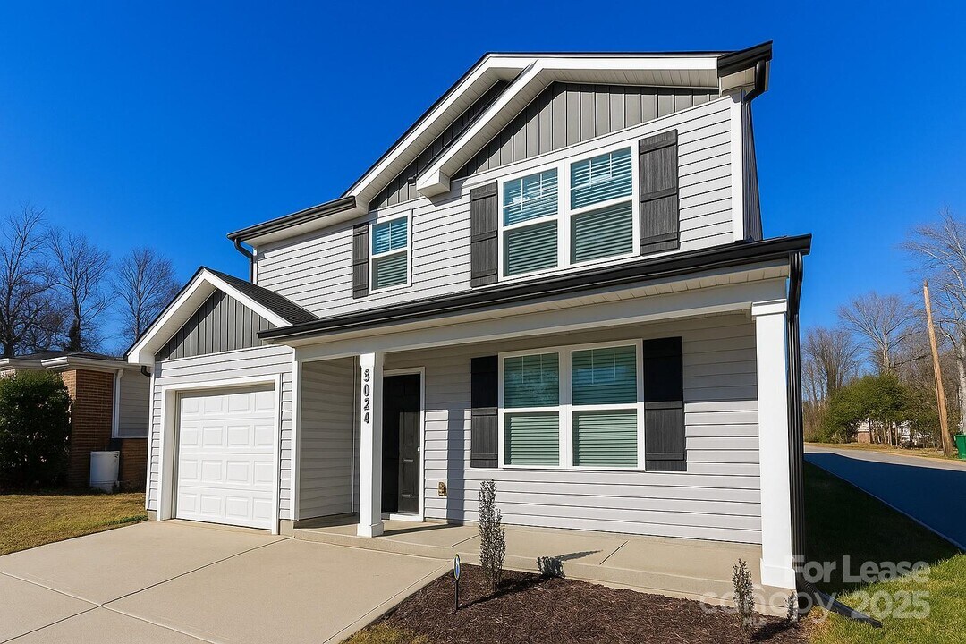 3024 Seymour Dr in Charlotte, NC - Building Photo