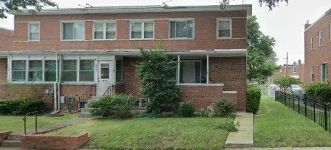 property at 1028 Crittenden St NE