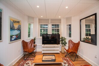 1253 Beacon St, Unit 4BB in Brookline, MA - Building Photo - Building Photo