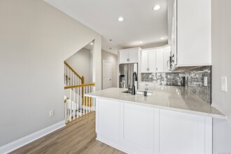 283 Silver Brook Rd in Orange, CT - Building Photo - Building Photo