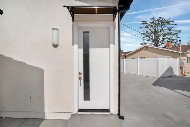 10327 Wish Ave in Granada Hills, CA - Building Photo - Building Photo