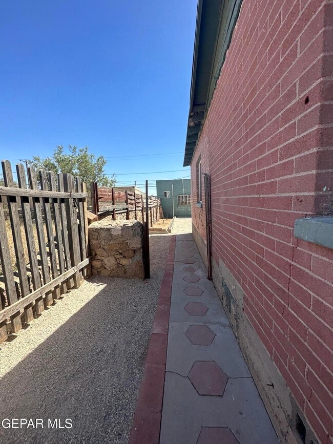 property at 4640 La Luz Ave