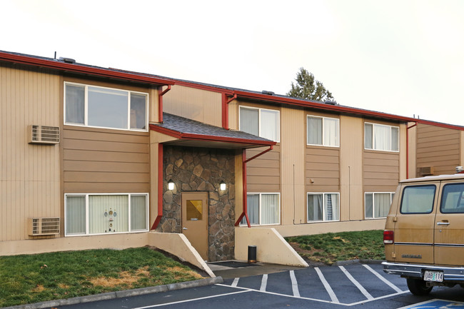 The Bluffs in Redmond, OR - Building Photo - Building Photo