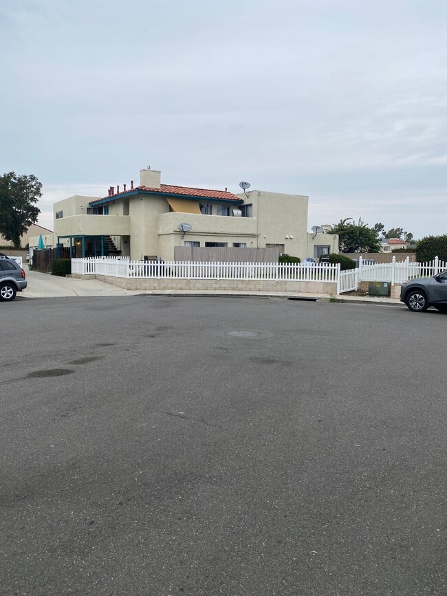 18881 Valley Cir, Unit C in Huntington Beach, CA - Building Photo - Building Photo