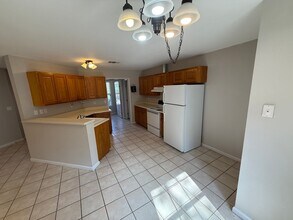 221 S Scenic Loop in Canyon Lake, TX - Building Photo - Building Photo