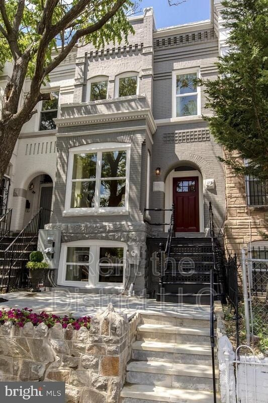 property at 15 Q St NW