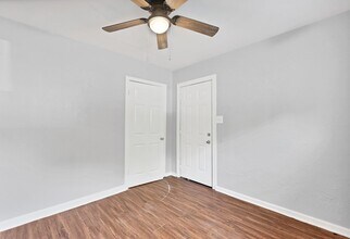 601 Booker T Washington St in Conroe, TX - Building Photo - Building Photo