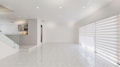 8212 NW 8th Pl in Plantation, FL - Foto de edificio - Building Photo