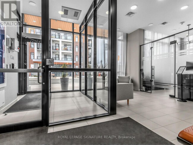 160 Canon Jackson Dr in Toronto, ON - Building Photo - Building Photo