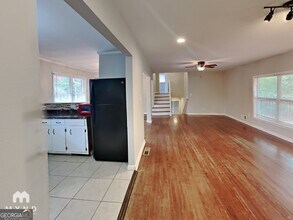 5730 Deerfield Ln in Atlanta, GA - Foto de edificio - Building Photo