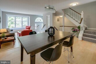 1353 Templeton Pl in Rockville, MD - Building Photo - Building Photo