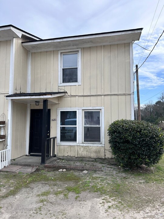 1631 North Ave in West Columbia, SC - Building Photo