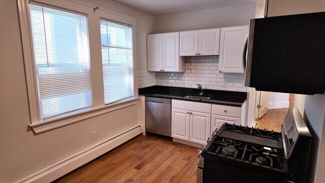 88 Hampshire St in Cambridge, MA - Building Photo - Building Photo