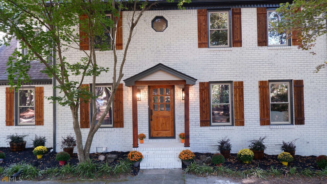 185 Chimney Spring in Tyrone, GA - Building Photo