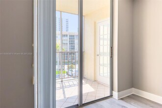 601 Three Islands Boulevard in Hallandale Beach, FL - Building Photo - Building Photo