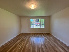 3747-3749 Hawthorne Ave in Eugene, OR - Building Photo - Building Photo