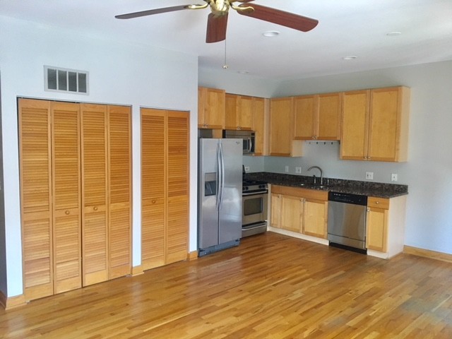 2120 W Washington Blvd-Unit -204 in Chicago, IL - Foto de edificio - Building Photo