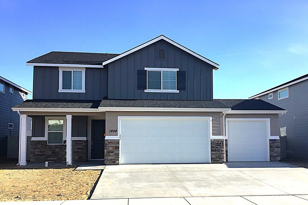 1444 E Ludlow St in Kuna, ID - Building Photo
