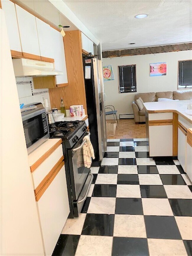 61 6th St, Unit 1 in Cambridge, MA - Building Photo - Building Photo