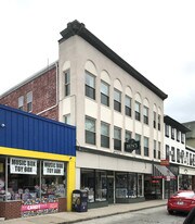 166 Thames St in Newport, RI - Building Photo