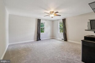 904 N Ivy St in Arlington, VA - Building Photo