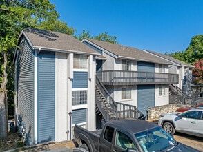 Barton's Mill Apartments in Austin, TX - Foto de edificio - Building Photo