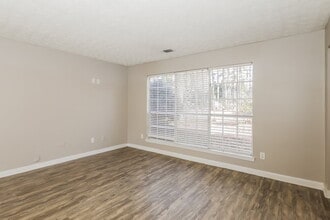 1341 Birdsong Ln in Hampton, GA - Foto de edificio - Building Photo