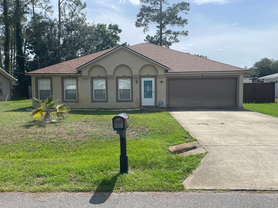 41 Bracken Ln in Palm Coast, FL - Building Photo