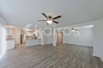 1835 Nelson Rd N in Cape Coral, FL - Foto de edificio - Building Photo