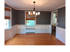 28 Deerfield Dr in Trumbull, CT - Building Photo - Building Photo