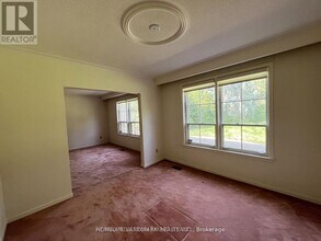 131 Bannatyne Dr in Toronto, ON - Building Photo - Building Photo