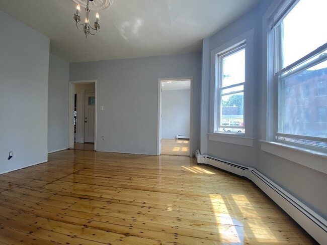 212 Boylston St, Unit 3 in Boston, MA - Building Photo - Building Photo